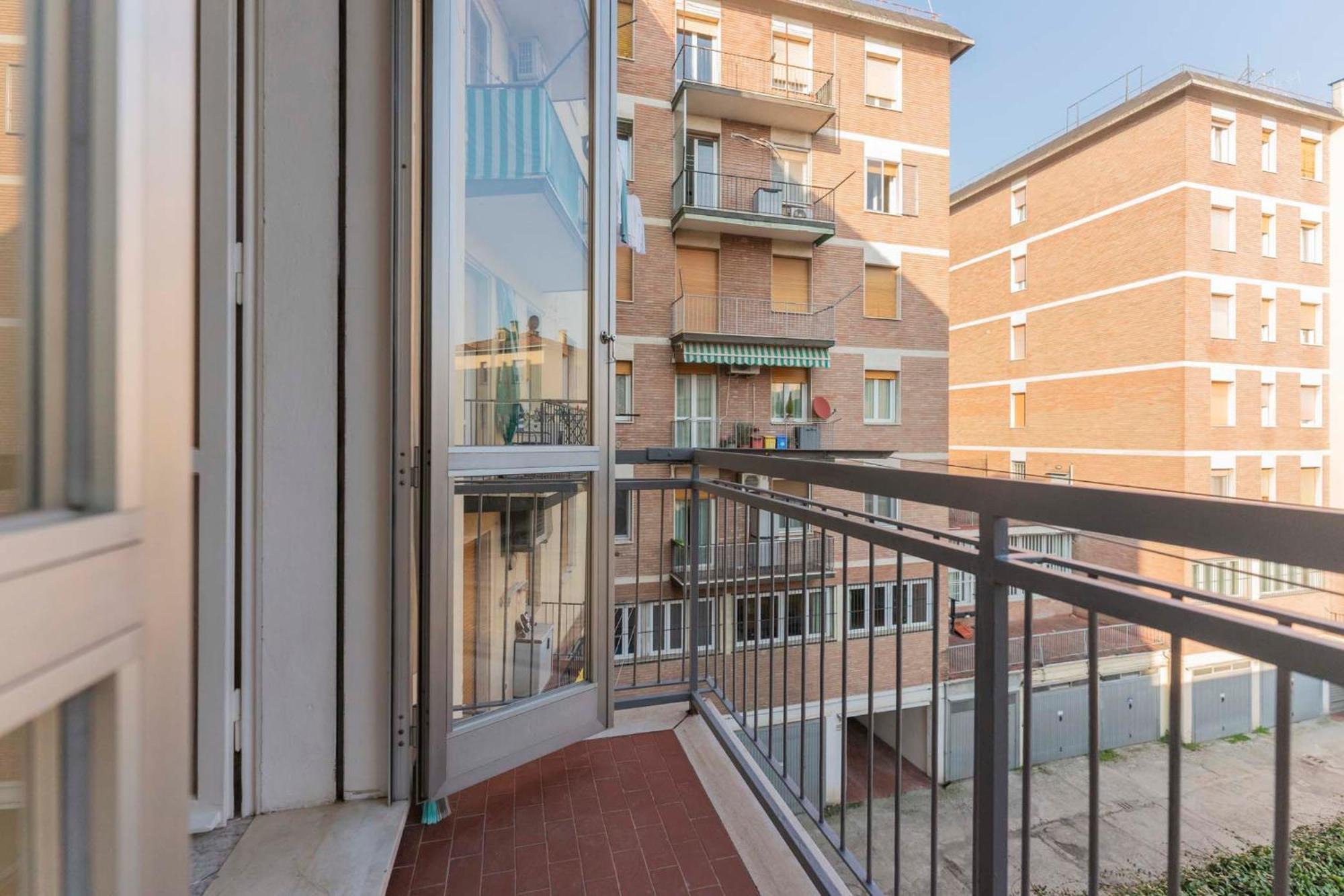Fioravanti - San Luca & Genesis House, A Pochi Passi Dalla Stazione, Vicino Al Cuore Di