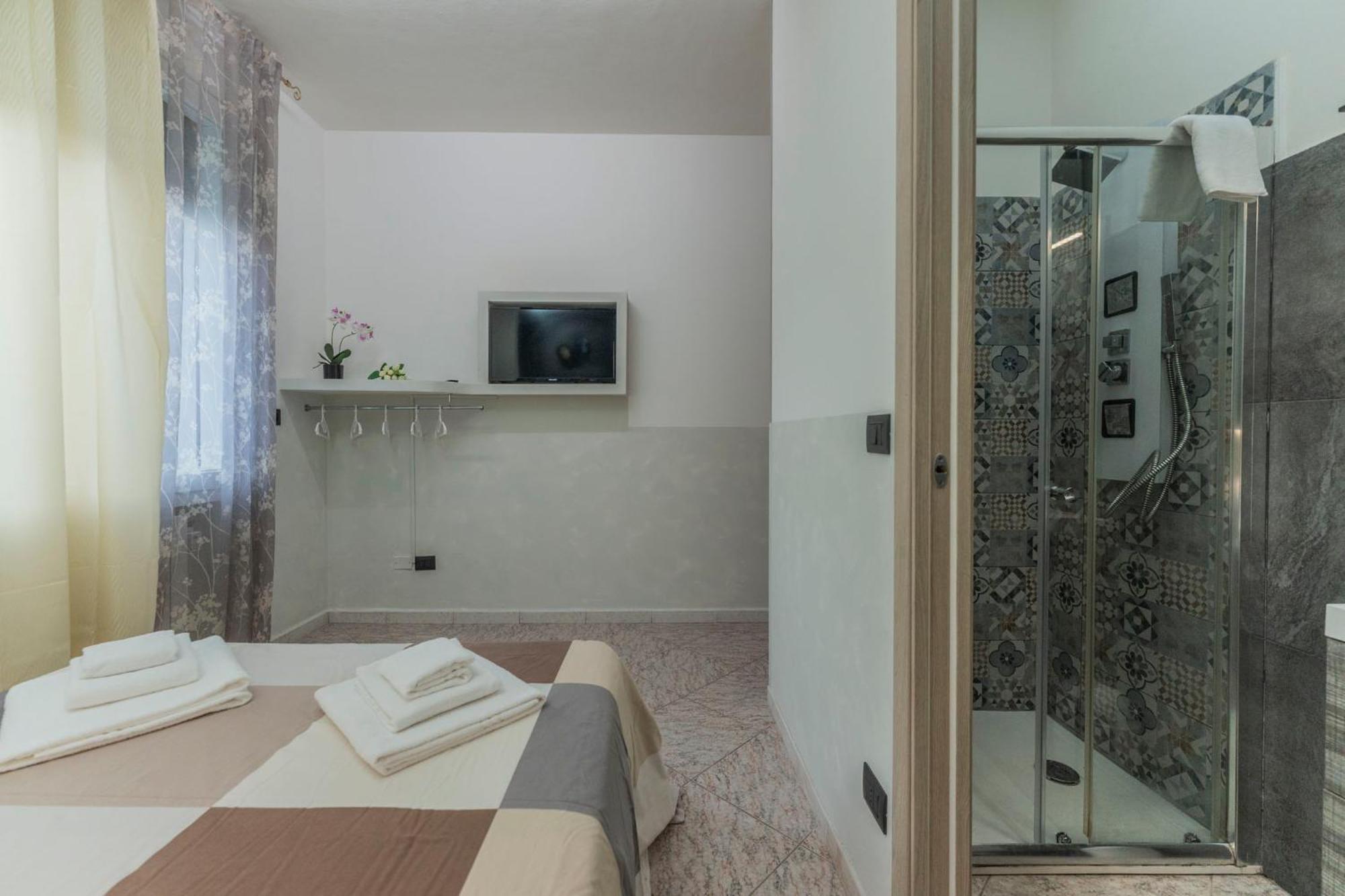 Aparthotel Fioravanti - San Luca & Genesis House, A Pochi Passi Dalla Stazione, Vicino Al Cuore Di