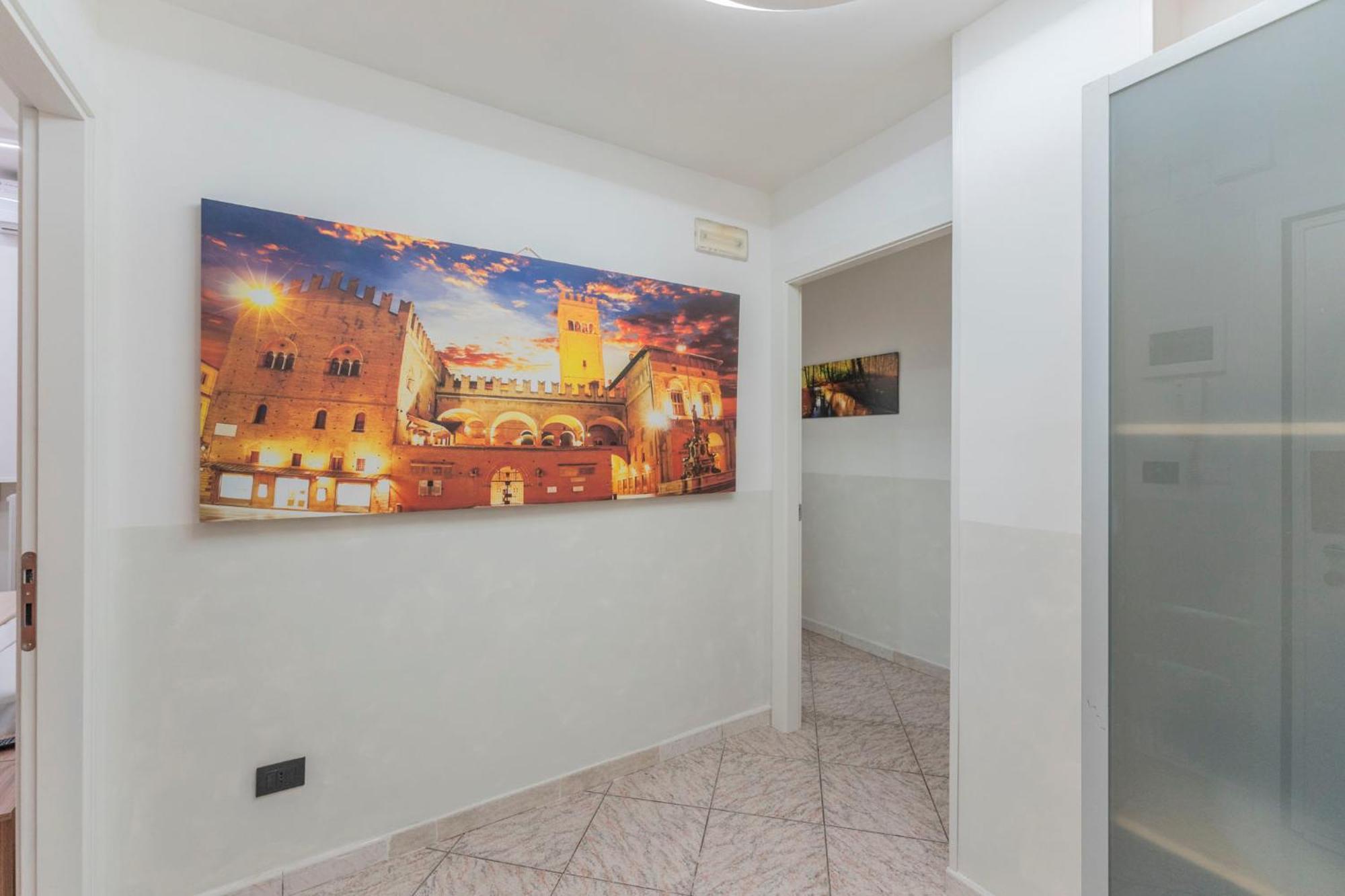 Aparthotel Fioravanti - San Luca & Genesis House, A Pochi Passi Dalla Stazione, Vicino Al Cuore Di