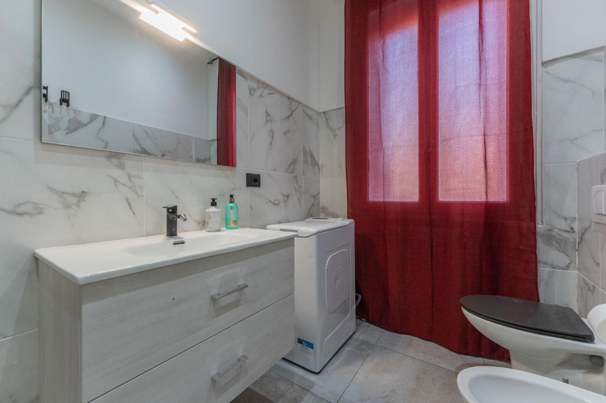 Fioravanti - San Luca & Genesis House, A Pochi Passi Dalla Stazione, Vicino Al Cuore Di Aparthotel *