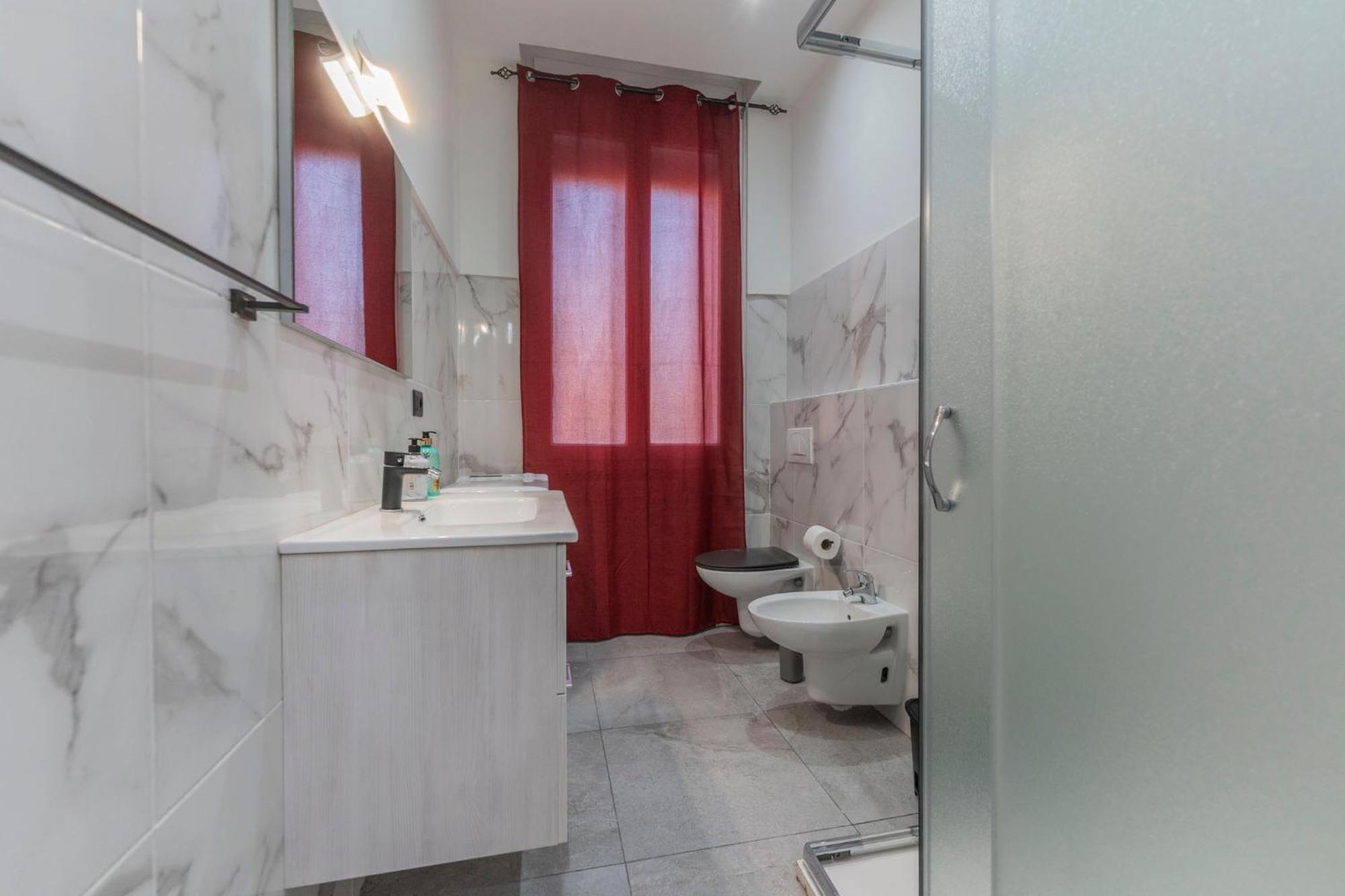 Fioravanti - San Luca & Genesis House, A Pochi Passi Dalla Stazione, Vicino Al Cuore Di Aparthotel *