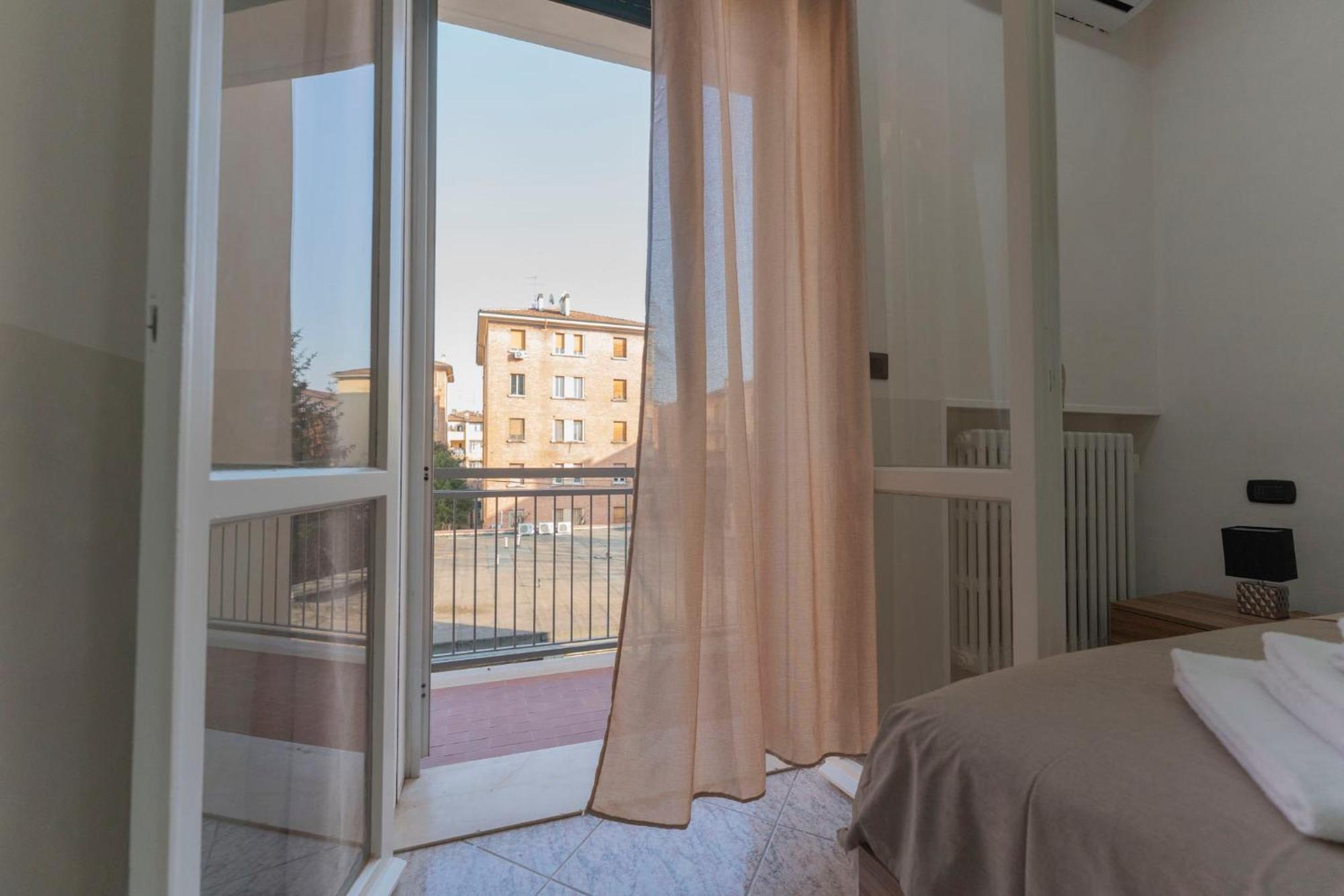 Aparthotel Fioravanti - San Luca & Genesis House, A Pochi Passi Dalla Stazione, Vicino Al Cuore Di Bologna