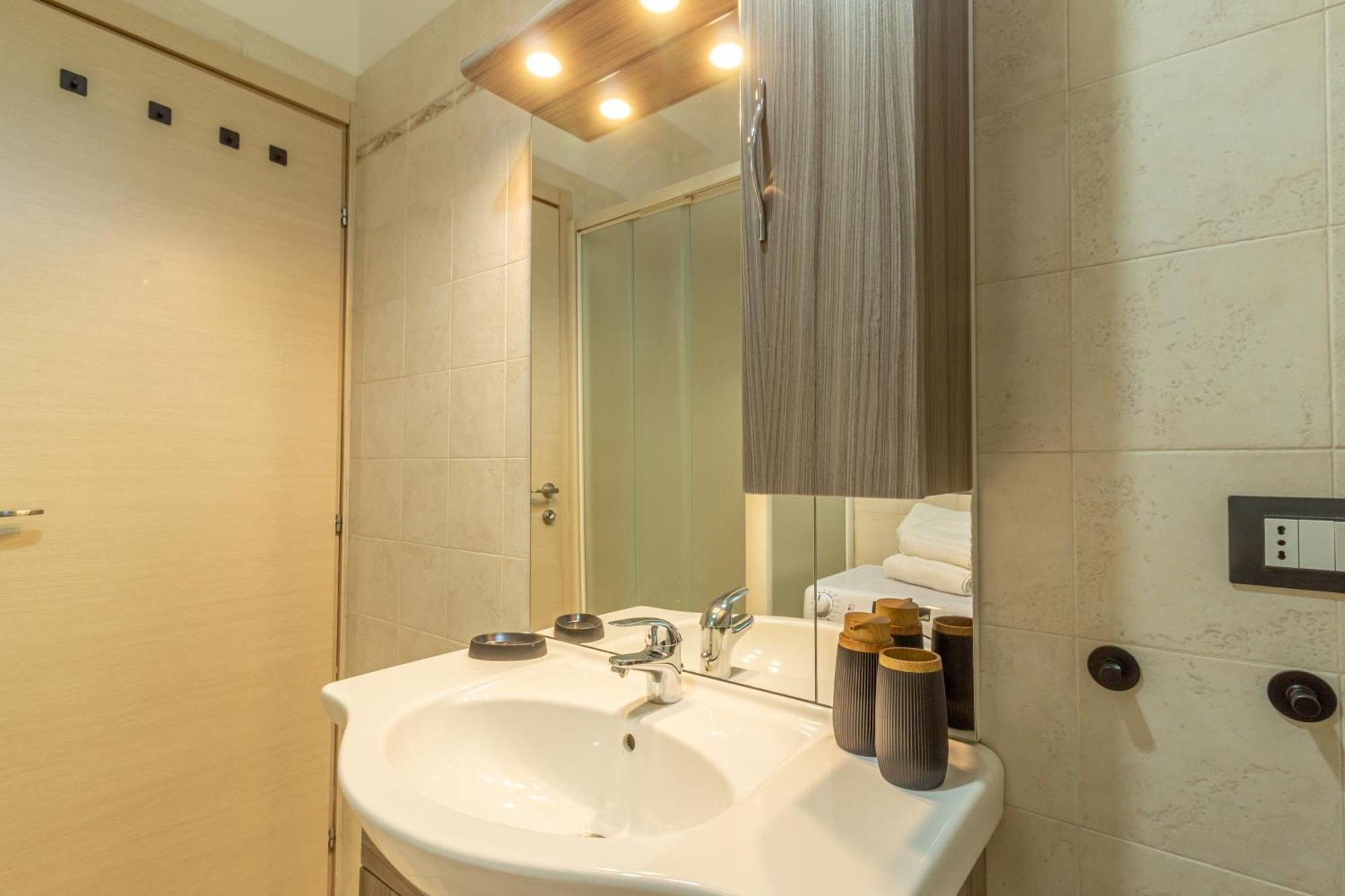 Apartamento 2 Steps Away From With Private Parking *