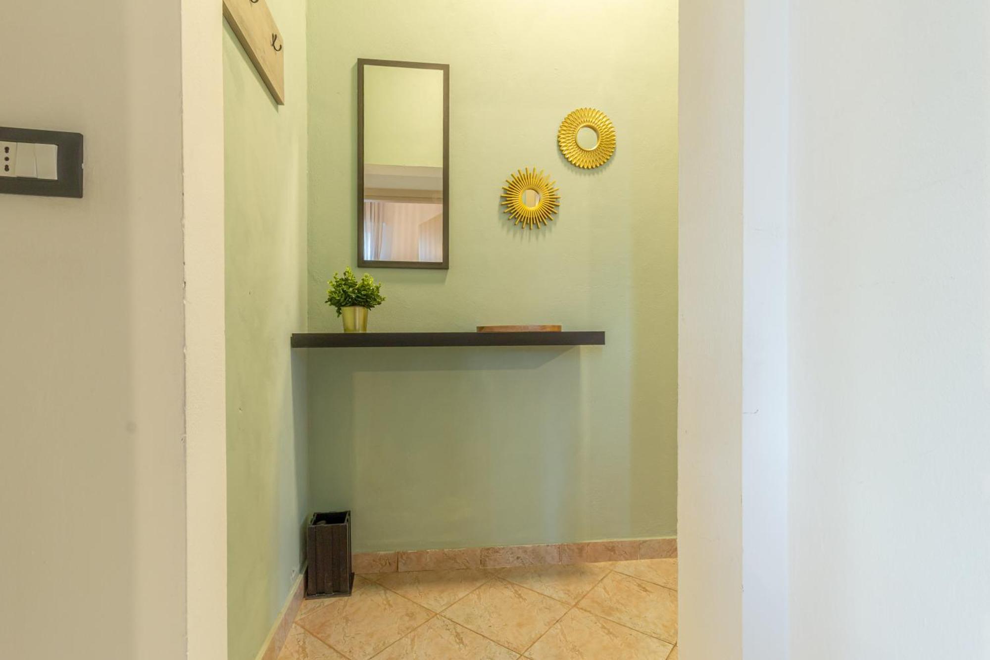 2 Steps Away From With Private Parking * Bolonia