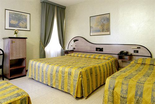 Holiday- Finestrella Hotel Bologne