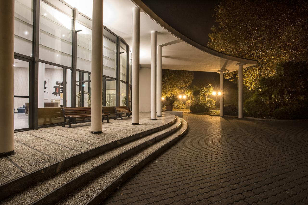 Hotel Flyon & Conference Center