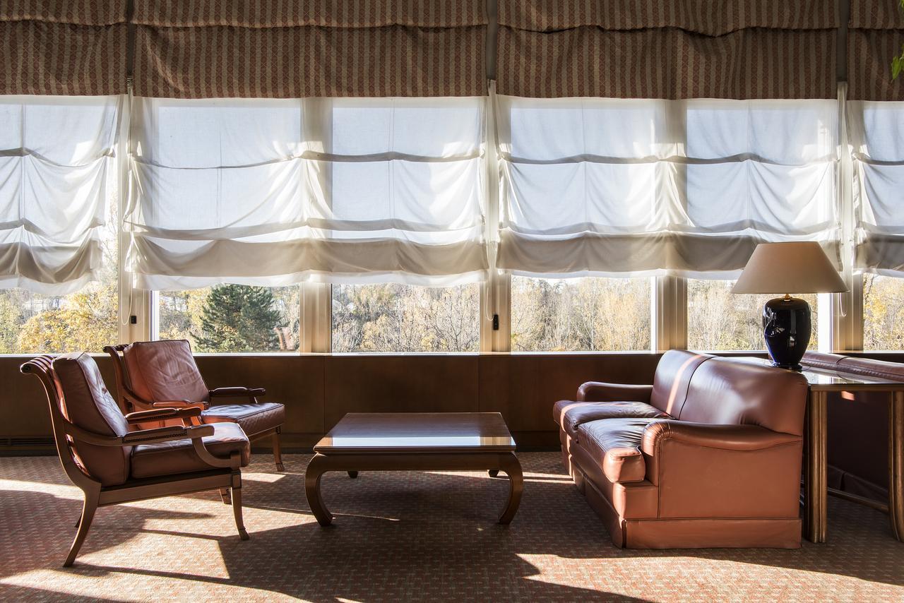 Flyon & Conference Center 4*