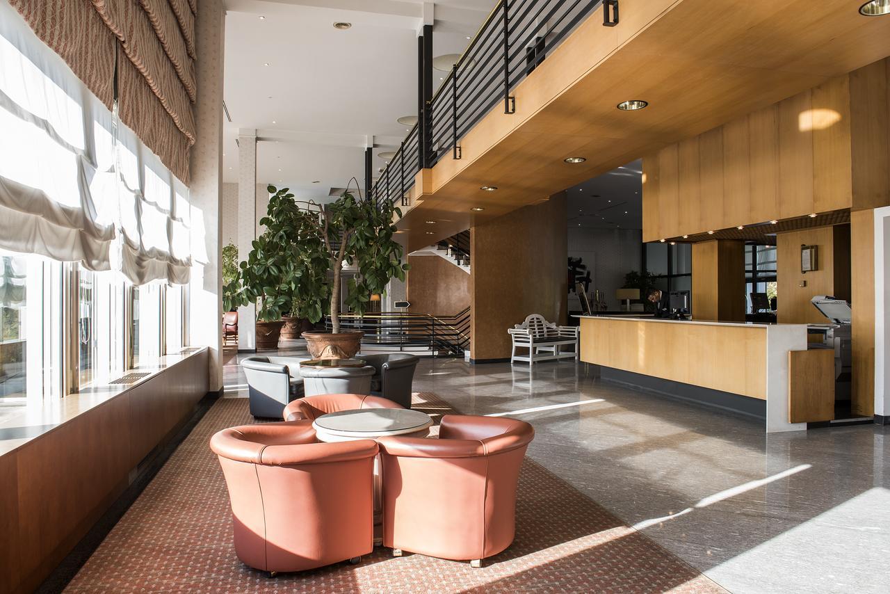 Hotel Flyon & Conference Center 4*