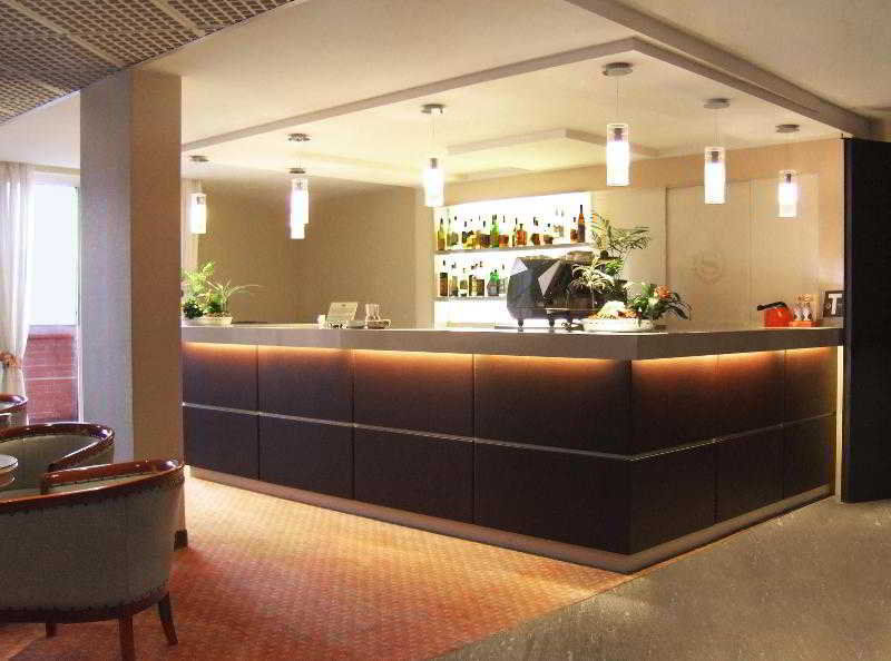 Flyon & Conference Center 4*