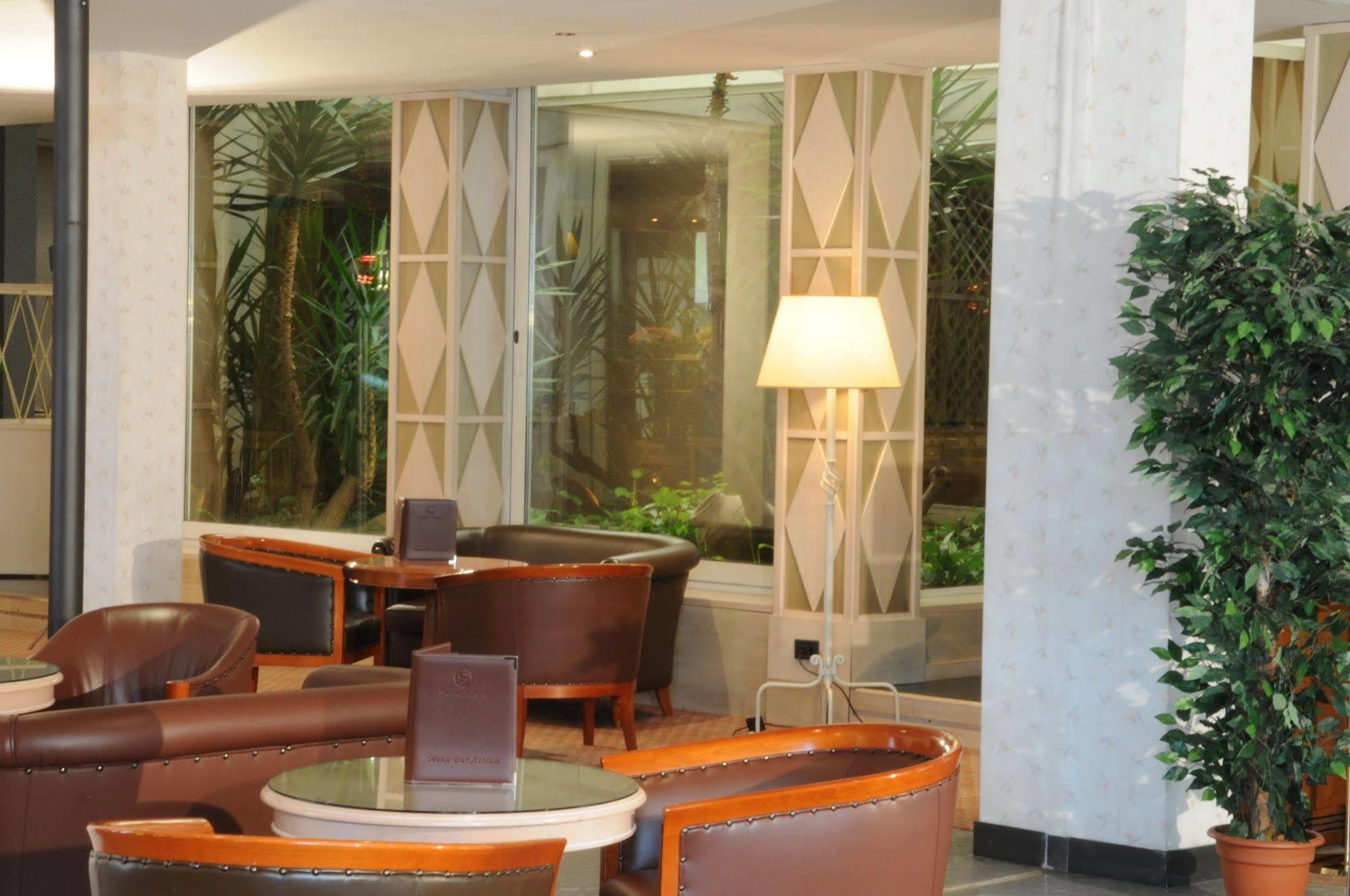 Flyon & Conference Center Hotel 4*