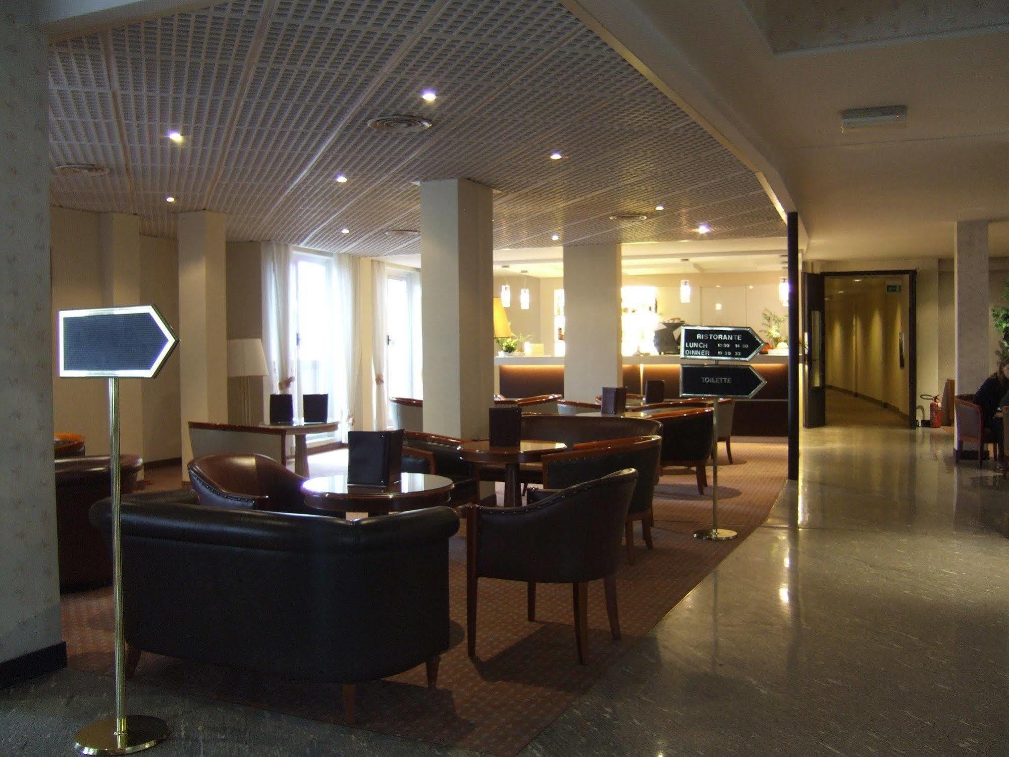 Flyon & Conference Center Hotel