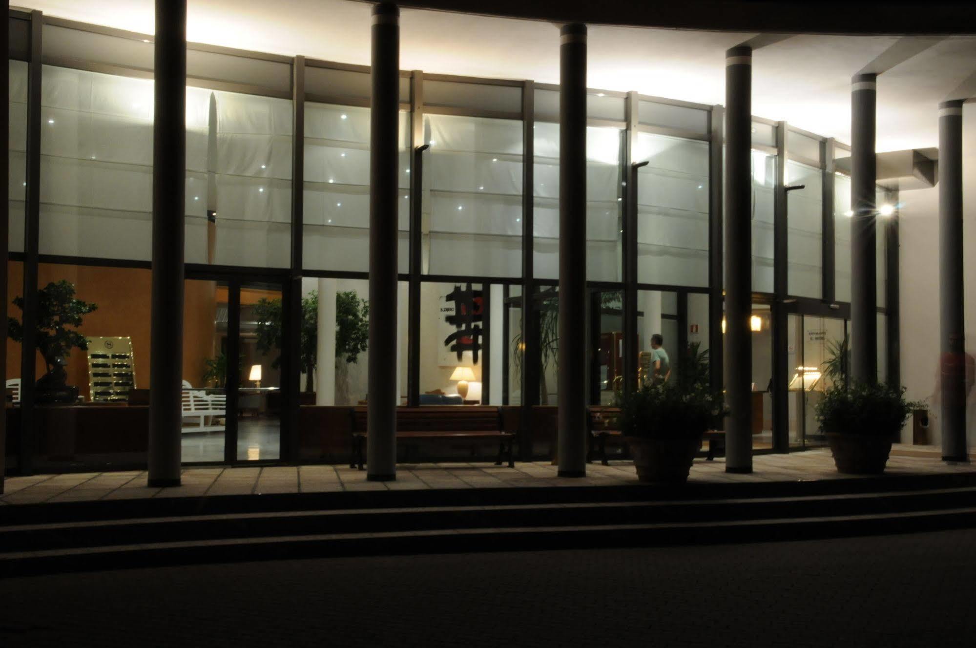Hotel Flyon & Conference Center