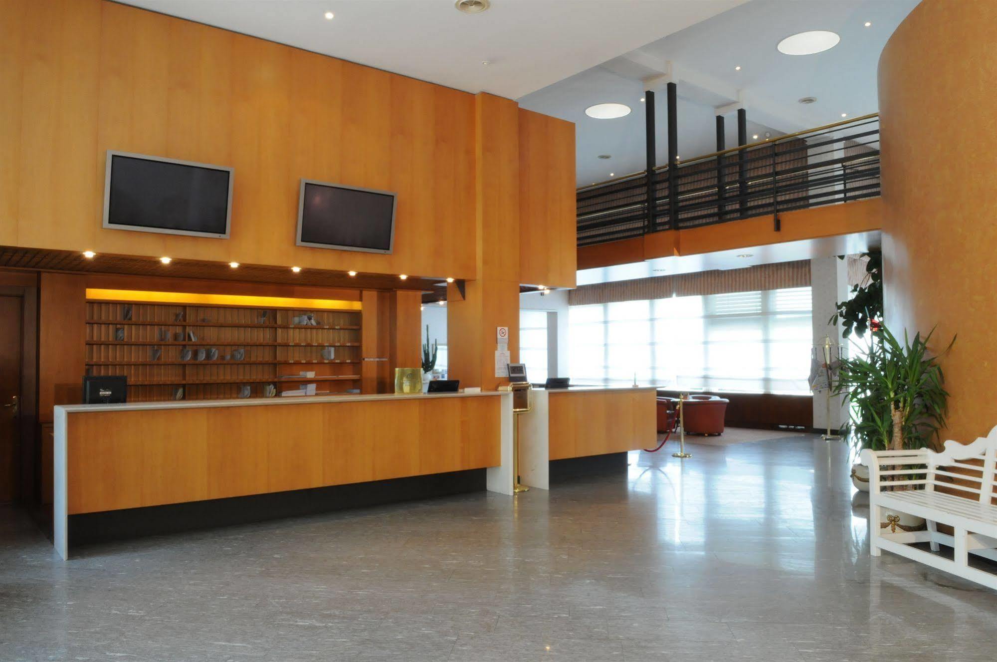 Hotel Flyon & Conference Center Bologna