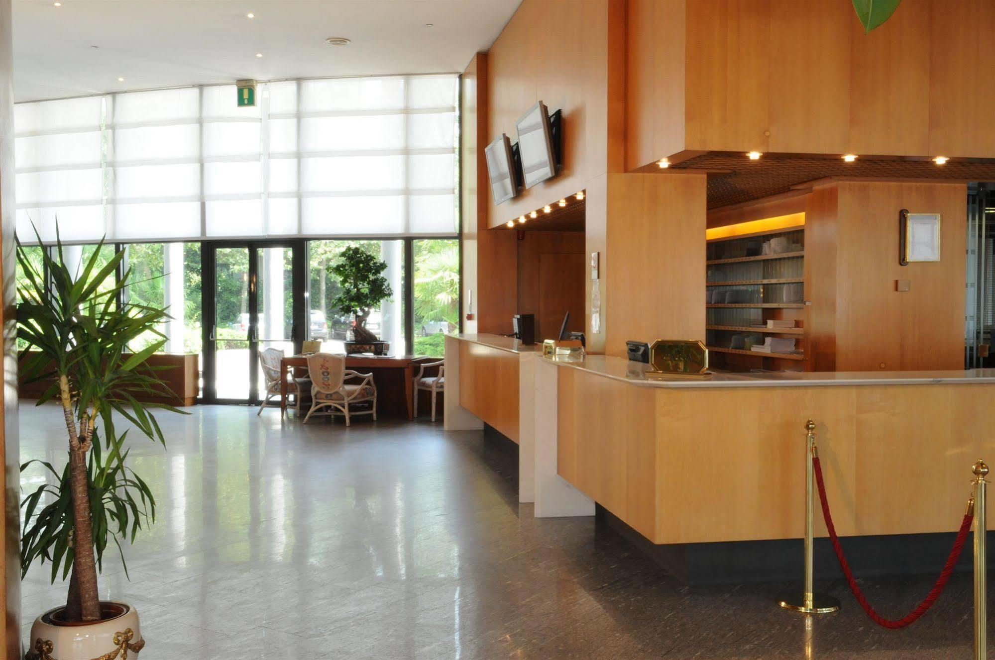 Flyon & Conference Center 4* Bologna