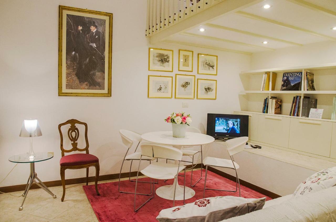 Mini Chic Downtown Apartment *