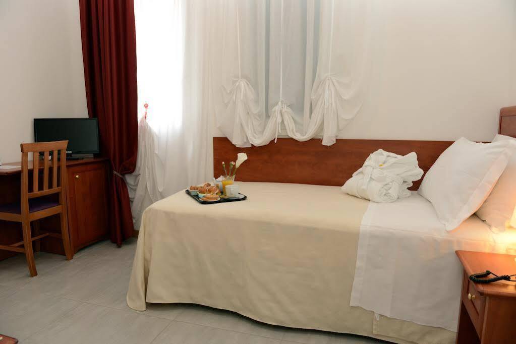 Buon Centro - - Self Check-in Hotel